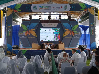 narasumber-kadin-jatim-melalui-kadin-probolinggo-dalam-acara-jatim-expo-pendidikan-dan-umkm-2025-dalam-rangka-harlah-nu-ke-102-dan-harlah-pp-nurul-jadid-paiton-ke-76