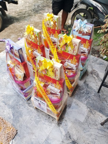 pembagian-thr-kadin-kepada-insan-media-dan-lsm-probolinggo