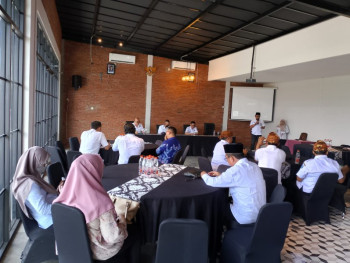 Pembentukan Draft TKDV oleh KADIN Disnaker Dan Bapelitbangda di Alino Cafe