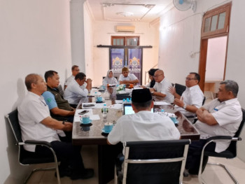pertemuan-dengan-pengusaha-kabupaten-probolinggo-di-kantor-kadin